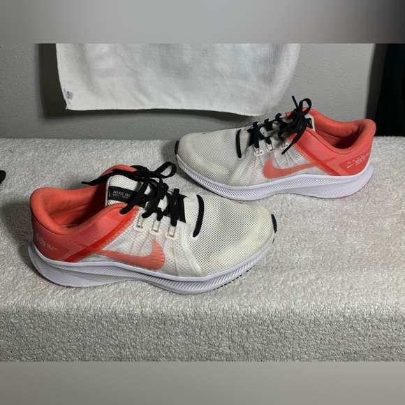 NIKE WOMEN QUEST size 9.5 has an orange/pink tone to it - Picture 2 of 9